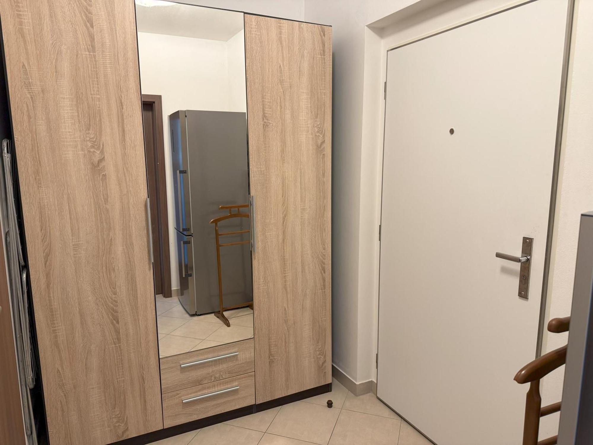 Apartment Iron Cube *