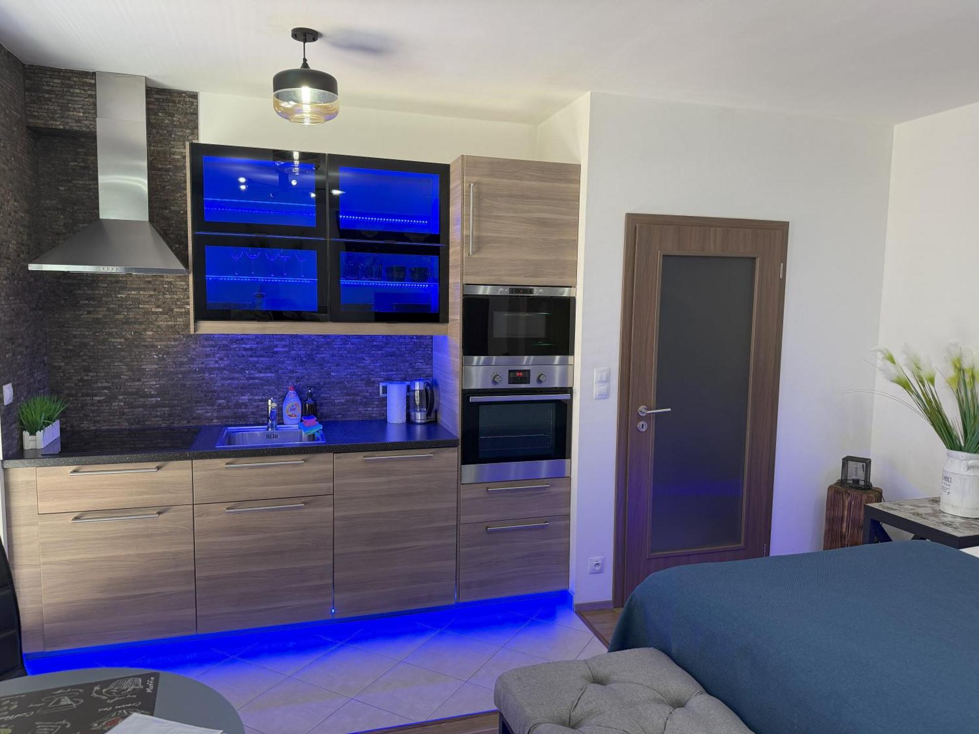 Iron Cube Apartmán